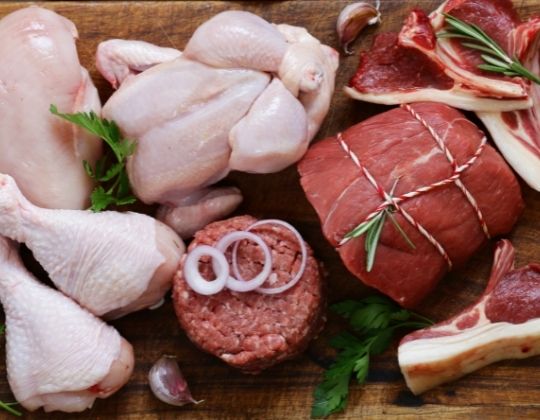 ¿Es segura la carne cruda para los perros?